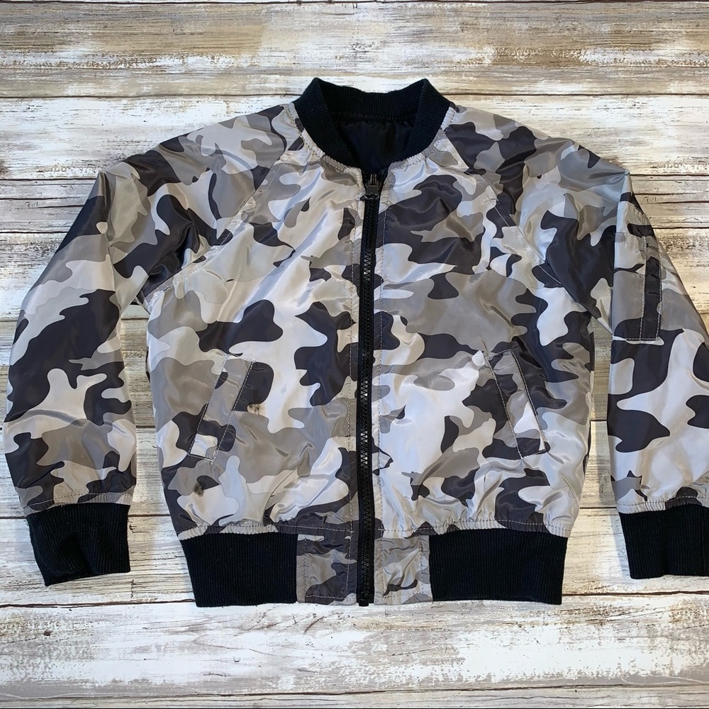3/$15🌟Reversible Bomber Jacket, Grey Camo/Black sz 2T/3T